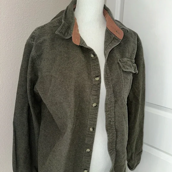 Legendary Whitetails Button-Down - Picture 13 of 13